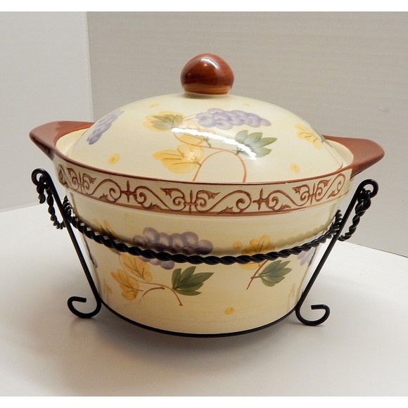 Temp-Tations Vineyard Purple 2.5 Qt Round Covered Baking Casserole Trivet Basket